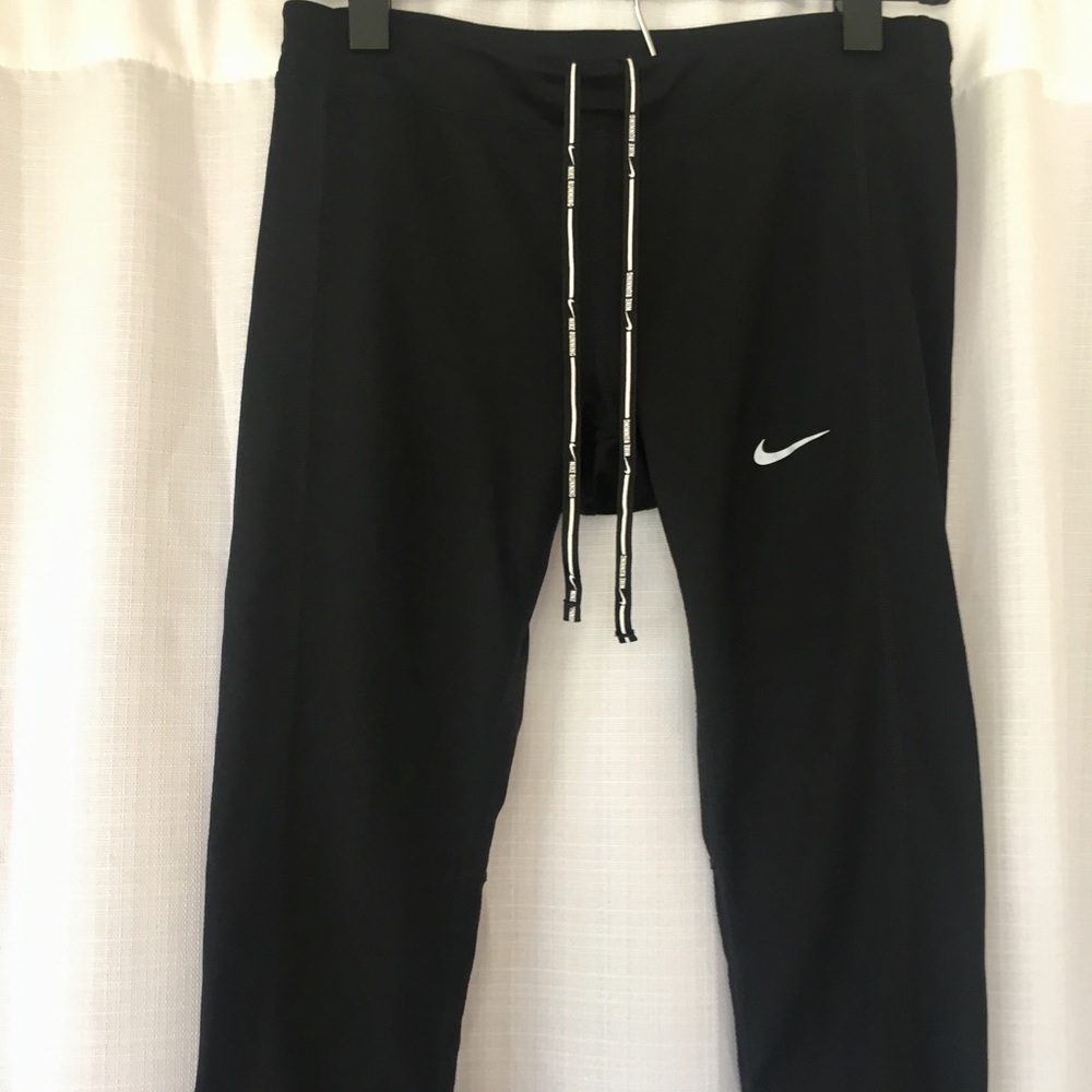 Nike knee-cropped workout yoga pants